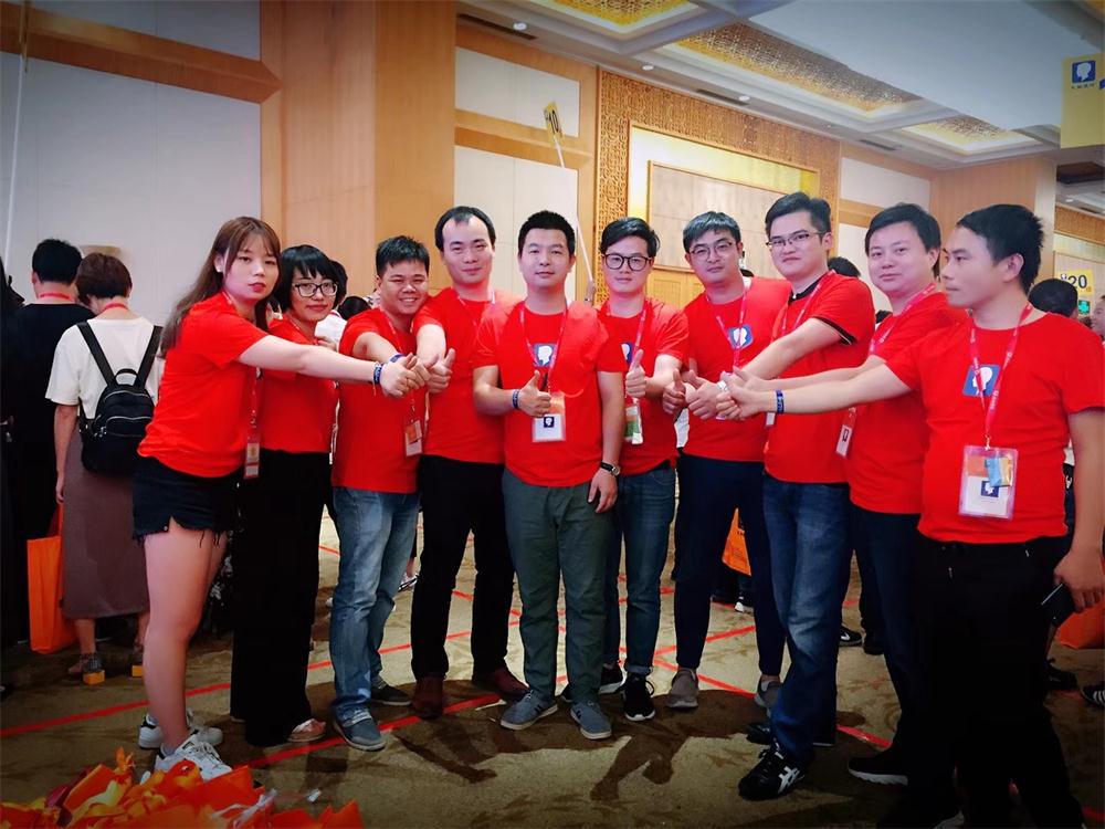 公司職員戶外拓展培訓(xùn)團隊風采